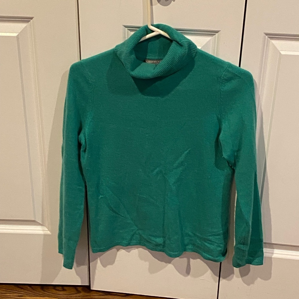 Charter Club Green Cashmere turtleneck sweater